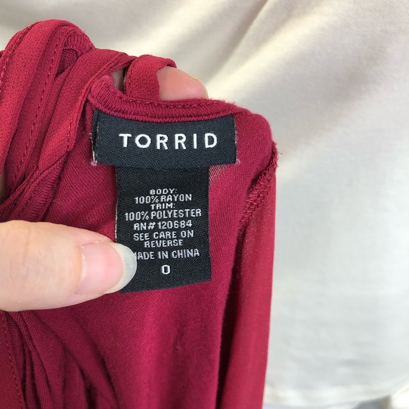 Torrid Sz 0x strap back hi low bustle maroon top - Picture 7 of 8